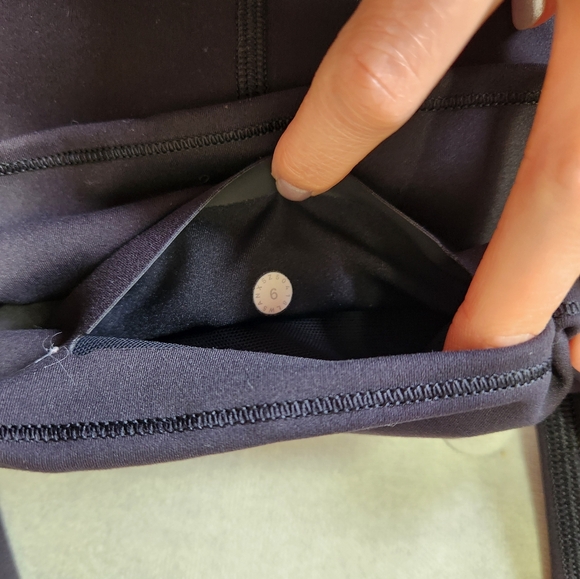 Lululemon In Movement Tight - 19" inseam, 3/4 length - Picture 3 of 12